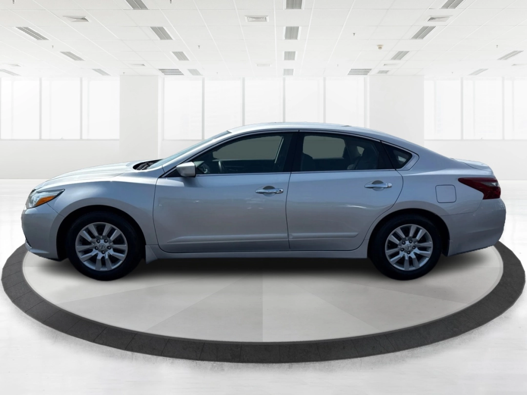2018 Nissan Altima 2.5 S (1N4AL3AP5JC) with an 2.5L I-4 DOHC engine, located at 1230 East Main St, Xenia, OH, 45385, (937) 908-9800, 39.688026, -83.910172 - Are you searching for a reliable sedan that combines comfort, affordability, and style? Look no further than this 2018 Nissan Altima 2.5 S, available now at Advantage Car and Credit in Fairborn, OH. Perfect for commuting to work or making family outings more enjoyable, this sleek vehicle is designed - Photo#5