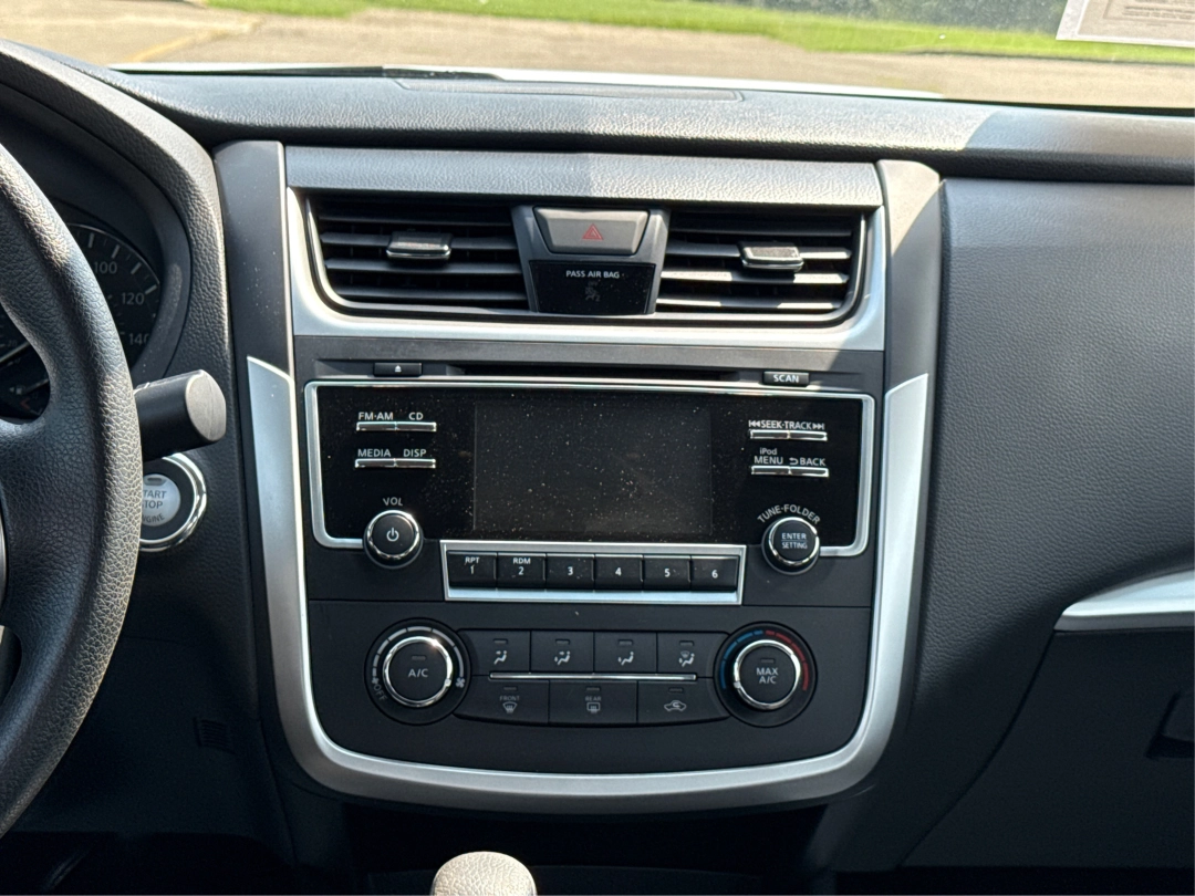 2018 Nissan Altima 2.5 S (1N4AL3AP5JC) with an 2.5L I-4 DOHC engine, located at 1230 East Main St, Xenia, OH, 45385, (937) 908-9800, 39.688026, -83.910172 - Are you searching for a reliable sedan that combines comfort, affordability, and style? Look no further than this 2018 Nissan Altima 2.5 S, available now at Advantage Car and Credit in Fairborn, OH. Perfect for commuting to work or making family outings more enjoyable, this sleek vehicle is designed - Photo#13