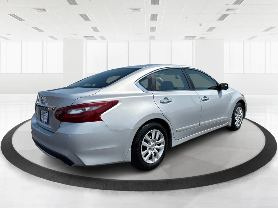 2018 Nissan Altima 2.5 S (1N4AL3AP5JC) with an 2.5L I-4 DOHC engine, located at 1230 East Main St, Xenia, OH, 45385, (937) 908-9800, 39.688026, -83.910172 - Are you searching for a reliable sedan that combines comfort, affordability, and style? Look no further than this 2018 Nissan Altima 2.5 S, available now at Advantage Car and Credit in Fairborn, OH. Perfect for commuting to work or making family outings more enjoyable, this sleek vehicle is designed - Photo#2